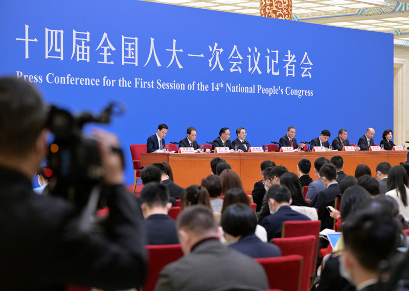 李强总理出席记者会并回答中外记者提问「相关图片」