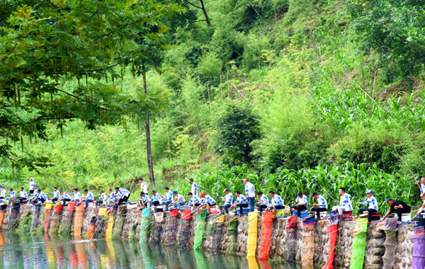 青川县举行“八里竹园”首届垂钓节