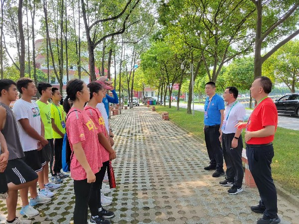 罗红明带队一行赴四川省水上运动学校看望慰问我市参加省第十四届运动会赛艇比赛运动员